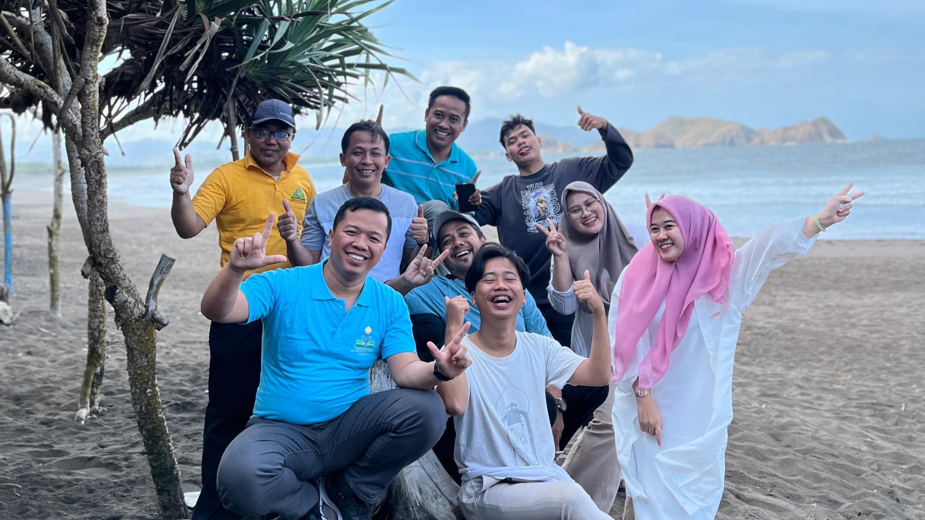 Tim PGMI; Melepas Lelah dipantai Watu Ulo