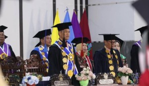 Wisuda ke-80 dan ke-61 UIN KHAS Jember: Prof. Sahiron berpesan agar para lulusan tidak membatasi diri dalam mencari pekerjaan.