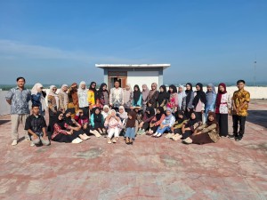 Dari Kelas untuk Negeri: Mahasiswa D2 PGMI Rayakan Hari Batik Nasional dengan Penuh Makna